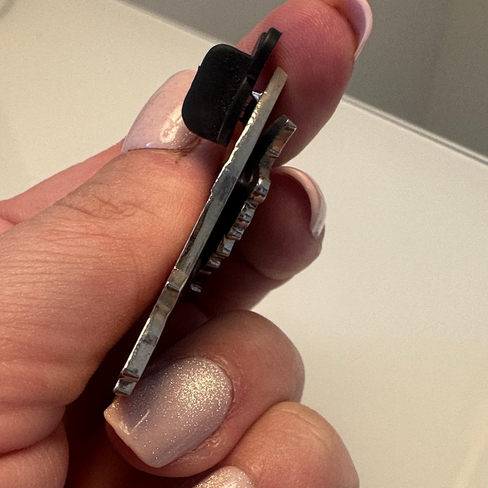 Disney Soarin' Enamel Pin - Blue, Red, Yellow, White - Picture 4 of 4